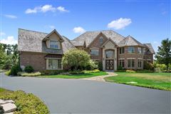 PRAIRIE TRAILS CUSTOM HOME WITH POOL