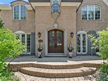 SOPHISTICATED ECLECTIC DESIGN COMBINED WITH DECORATIVE ARCHITECTURAL DETAILS THROUGHOUT