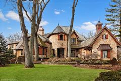 A STUNNING CUSTOM LUXURY ESTATE