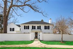 SPECIAL HOME IN CONVENIENT LOCATION