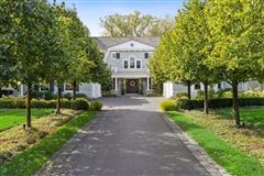 CUSTOM NANTUCKET STYLE HOME ON A PRIVATE CUL-DE-SAC IN IDYLLIC WINNETKA