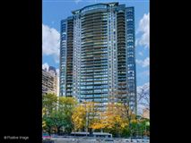 GOLD COAST! BEAUTIFUL UNIT!