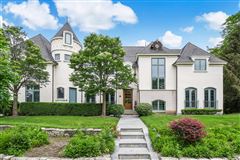 RESIDENCE IN AN AMAZING LOCATION