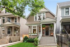 EXCEPTIONAL VINTAGE CHARM