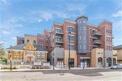 CONDO IN THE HEART OF DOWNTOWN NAPERVILLE