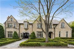 CUSTOM DESIGNER PERFECTED NEWER STONE CONSTRUCTION
