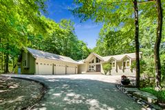 SPACIOUS HOME IN THE WOODS