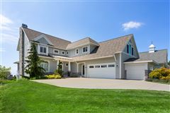 LUXURIOUS CUSTOM- LAKEFRONT VIEW