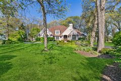 SERENE HOME SURROUNDED BY BEAUTIFUL OAK TREES
