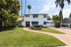 STATELY HOME IN HISTORIC FLORAL PARK
