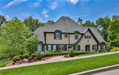 BEAUTIFUL HYDE PARK HOME!