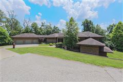 STUNNING CONTEMPORARY ON 5 ACRES