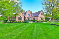 STUNNING VINTAGE CLUB HOME