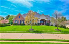 LUXURY LIVING IN AN IMPRESSIVE HOME