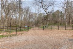PRIVATE AND PEACEFUL HUNTER'S PARADISE
