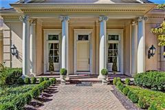 IMMACULATE RESIDENCE IN TOMAHAWK CREEK ESTATES