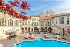 PRIVATE AND GATED MEDITERRANEAN SANCTUARY