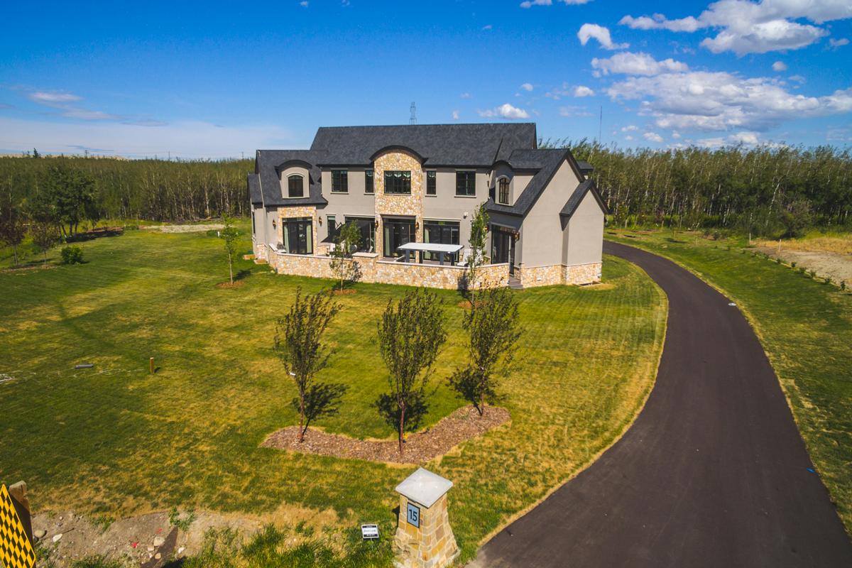 Alberta Luxury Homes and Alberta Luxury Real Estate Property Search