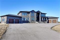 EXPERIENCE PRIVATE, LUXURY LIVING