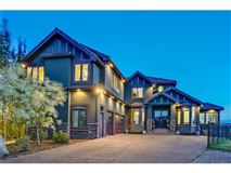 CUSTOM DESIGNED AND CRAFTED WITH INCREDIBLE ATTENTION TO DETAIL
