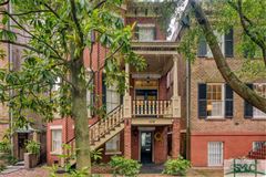 EXPERIENCE THE ULTIMATE IN DOWNTOWN SAVANNAH LIVING