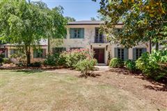 A GORGEOUS PRIVATE HOME