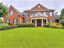 CLASSIC BRIGHT AND SPACIOUS HOME IN IDEAL NEIGHBORHOOD