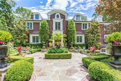 EXCEPTIONAL HOME IN MAJESTIC SETTING