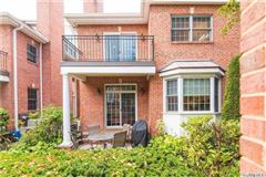 PRISTINE TOWNHOUSE IN PORTICO