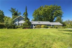 FABULOUS MINT CONDITION HOME