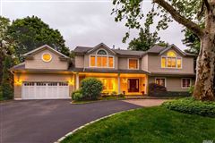 MAGNIFICENT HAMPTONS STYLE COLONIAL