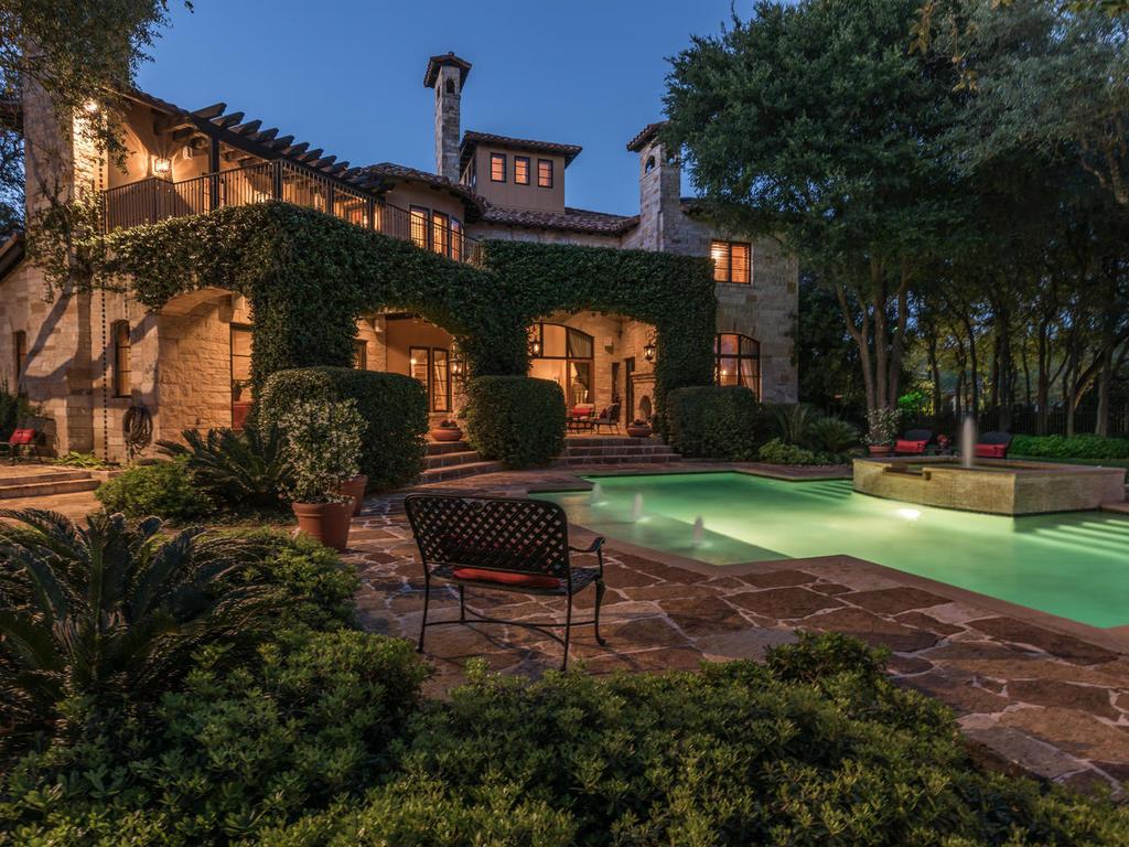 GRACIOUS AND PRIVATE HOME IN AUSTIN Texas Luxury Homes Mansions For