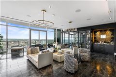 GLAMOROUS SKYRISE LIVING