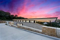EUROPEAN AESTHETIC IN WEST LAKE HILLS
