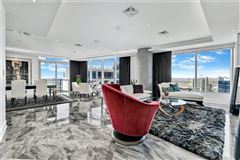 NEWLY RENOVATED CORNER RESIDENCE AT THE AUSTONIAN