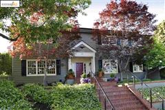 PROMINENT COLONIAL ON PRESTIGIOUS LANE