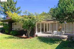 CLASSIC MID-CENTURY MODERN HOME