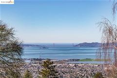 EXCEPTIONAL PROPERTY IN AN HISTORIC ENCLAVE