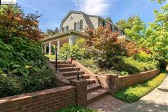 GARDEN OASIS IN THE HEART OF THE CONVENIENT CLAREMONT