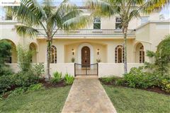GRAND HOME ON A LARGE LOT
