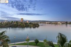 LAKEFRONT STUNNING VIEWS