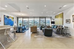 STUNNING PIED DE TERRE WITH PANORAMIC HOLLYWOOD HILLS VIEWS