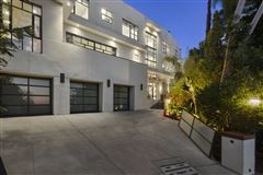 GENUINELY IMPRESSIVE CONTEMPORARY ESTATE