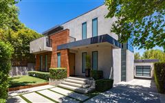 A CHIC AND MODERN ARCHITECTURAL ESTATE