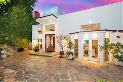 GREAT CONTEMPORARY TURN-KEY HOME
