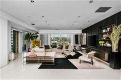 ELEGANT AND BEAUTIFULLY REMODELED RESIDENCE
