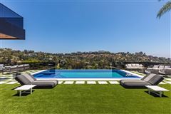 THE PINNACLE OF LUXURY