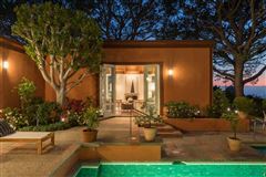 CHIC TROUSDALE VILLA
