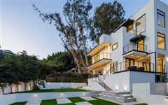 NEWLY REMODELED RESIDENCE MINUTES FROM SUNSET STRIP
