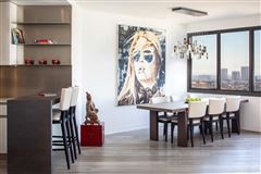 RENOVATED 15TH FLOOR RESIDENCE